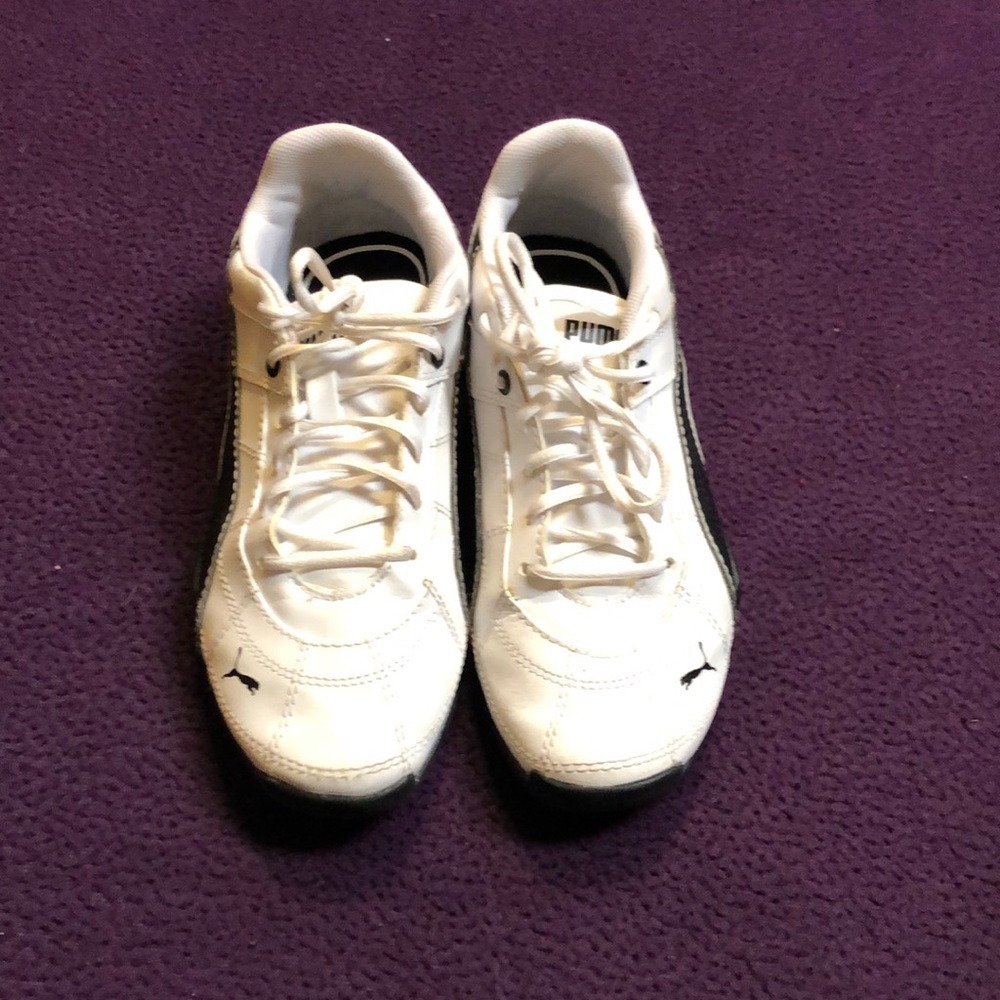 Kids Puma shoes
3.5